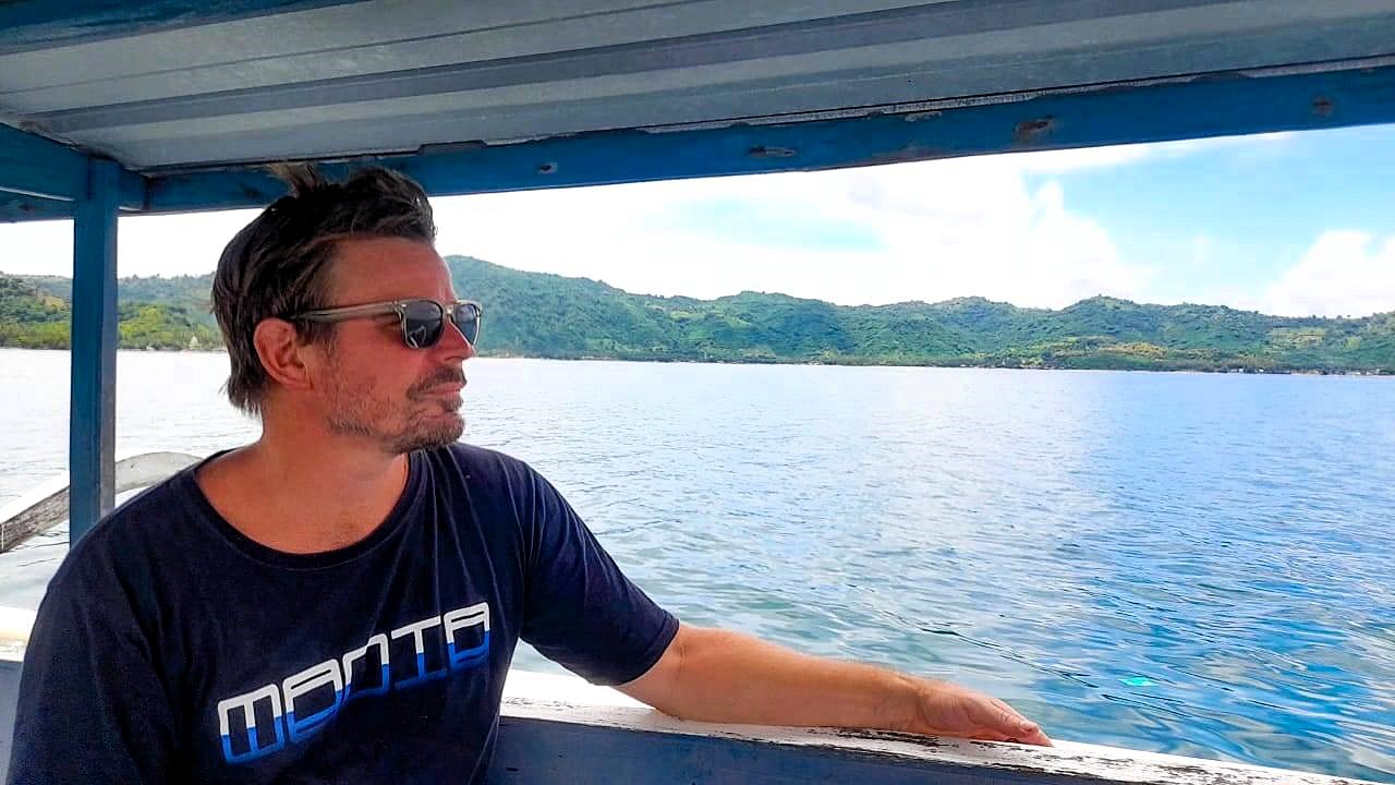 A British diver dies after a solo dive in Indonesia turns fatal when powerful riptides drag him under sparking major search and highlighting dangers of the Throughflow.