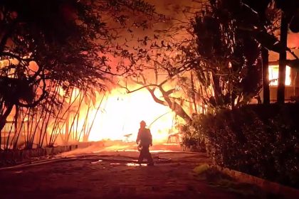 Holidaymakers fled for their lives as a luxury resort in Honduras burned to the ground - with many losing their suitcases and passports as flames tore through 36 rooms.