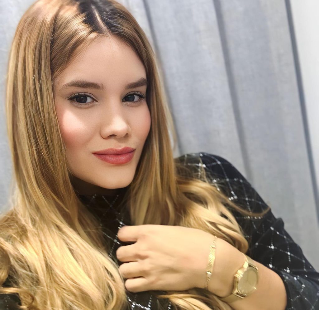 A social media baker is kidnapped from her cake shop by armed men in Culiacán, leaving her missing as police launch a desperate investigation into the shocking abduction.