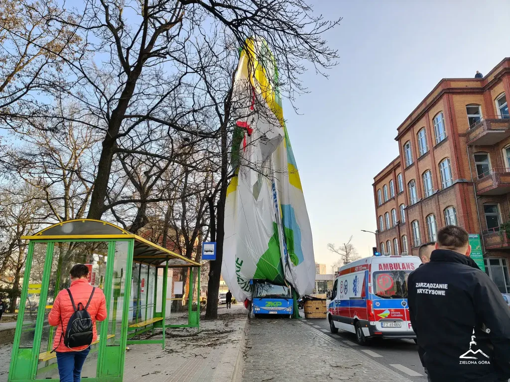 A 28-year-old woman has died after falling from a hot air balloon onto a rooftop in Poland after the balloon struck a block of flats - two others survived with minor injuries.