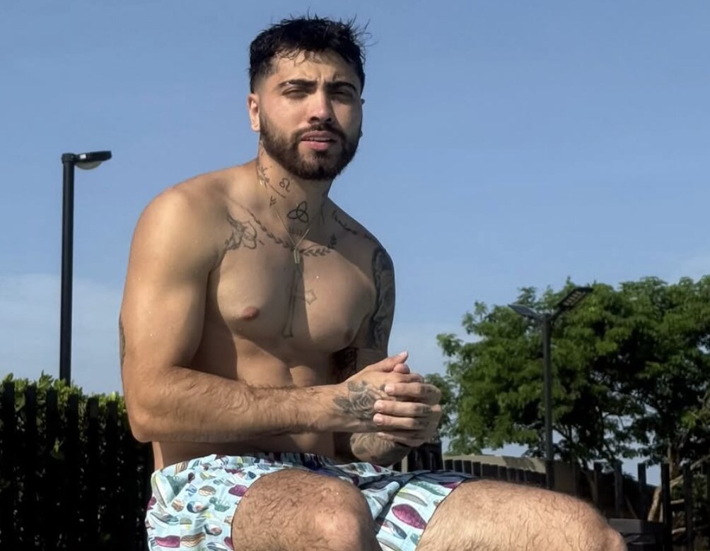 Rising Latin music star Zalek has died aged 30 after his motorcycle collided with a pick-up truck in Colombia - his hit song Ay amor had racked up 10 million YouTube views.