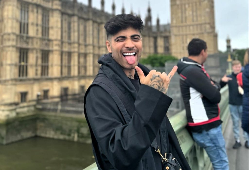 Rising Latin music star Zalek has died aged 30 after his motorcycle collided with a pick-up truck in Colombia - his hit song Ay amor had racked up 10 million YouTube views.