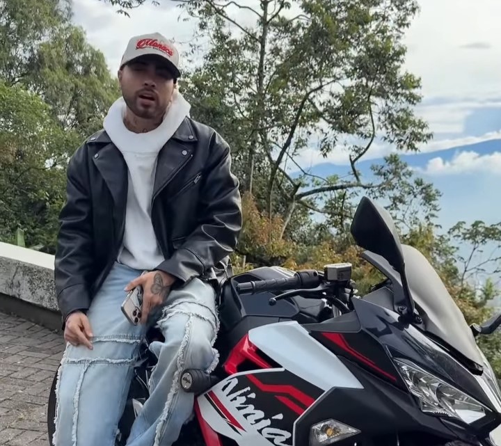 Rising Latin music star Zalek has died aged 30 after his motorcycle collided with a pick-up truck in Colombia - his hit song Ay amor had racked up 10 million YouTube views.
