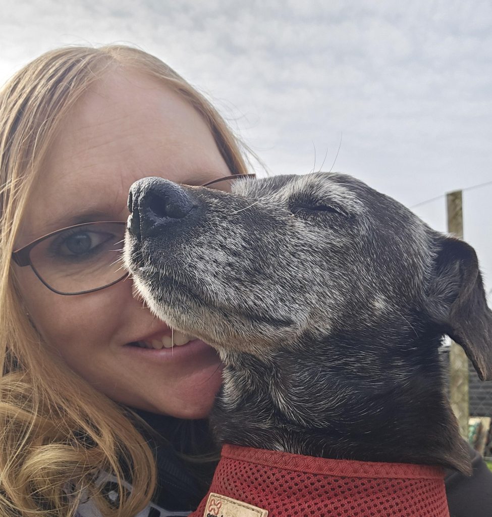 A rescuer breaks his finger digging with bare hands to save a trapped dog buried underground for days, as a dramatic search ends in an emotional last-minute rescue