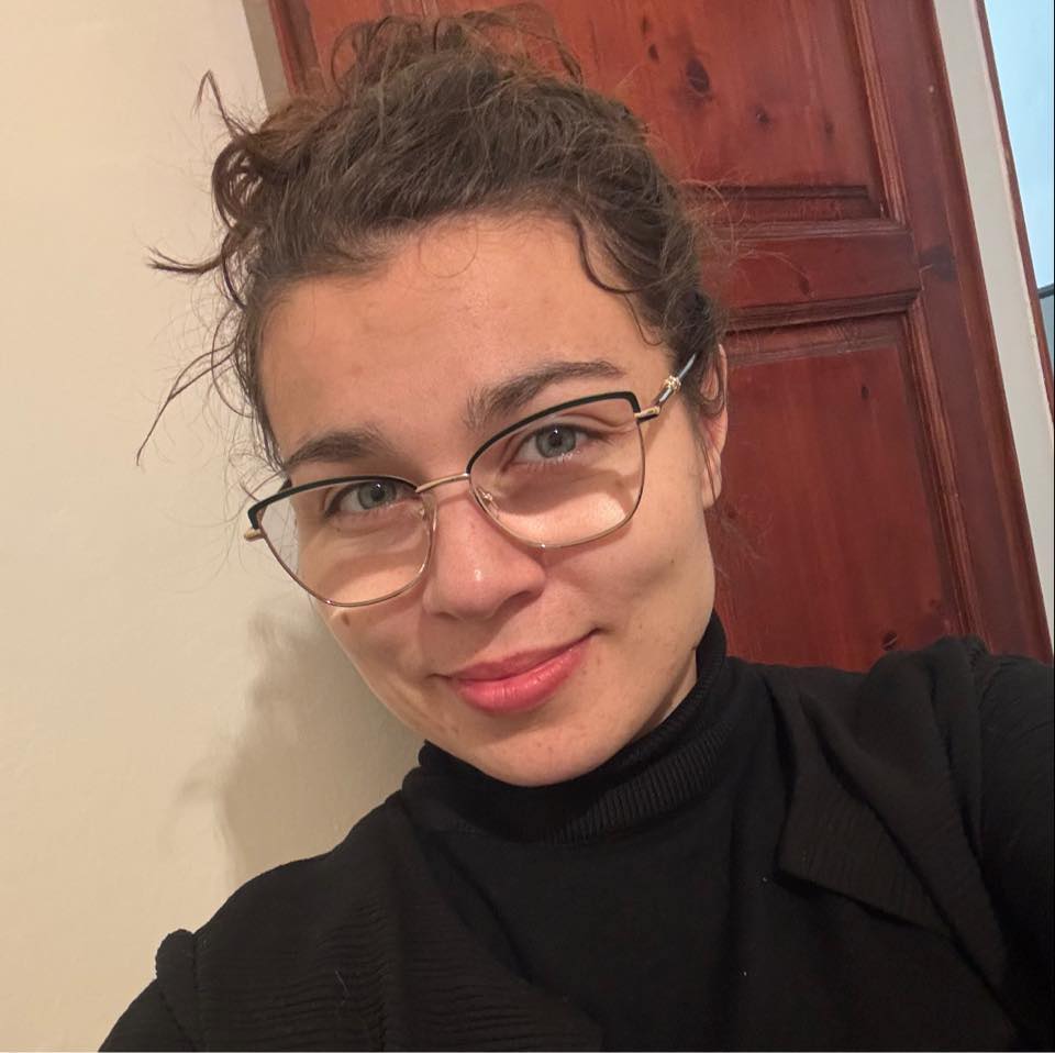 Champion Polish pilot Jagoda Gancarek has been named as the woman who died after falling from a hot air balloon that struck a block of flats in Zielona Gora, Poland.