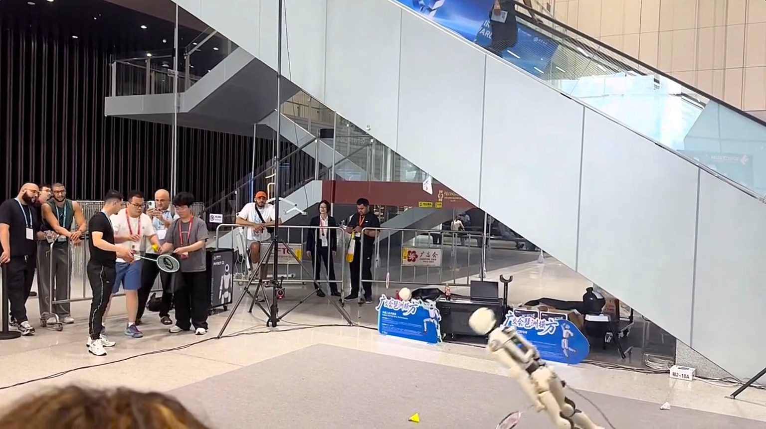 A badminton-playing humanoid robot stole the show at China's Canton Fair for all the wrong reasons after a featherlight shuttlecock sent it toppling face-first to the floor.