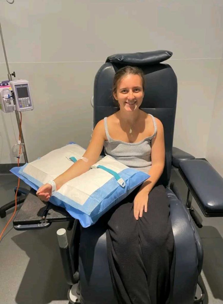 Phoebe Jablonski thought her shoulder pain was a sports injury. Doctors found a 13.5cm tumour and diagnosed stage 4 cancer at 21 - but one drink of alcohol was her first clue.