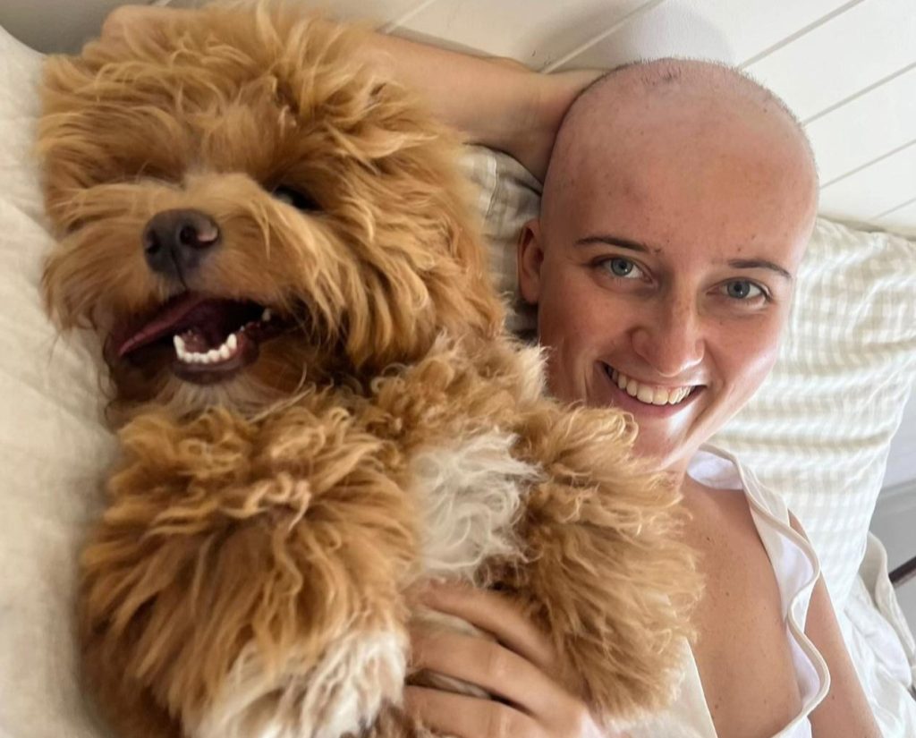 Phoebe Jablonski thought her shoulder pain was a sports injury. Doctors found a 13.5cm tumour and diagnosed stage 4 cancer at 21 - but one drink of alcohol was her first clue.