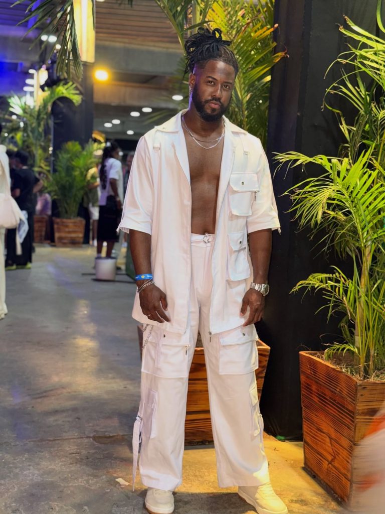 A football influencer and Netflix casting director dies aged 33, leaving fans and his club mourning as tributes pour in for the beloved figure from Salvador.