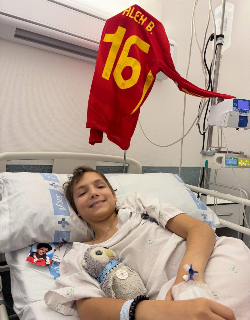 Spanish football influencer María Caamaño, 13, who inspired 105,000 followers throughout her six-year battle with bone cancer, has died, leaving the football world heartbroken.