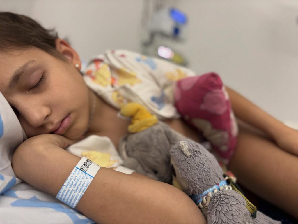 Spanish football influencer María Caamaño, 13, who inspired 105,000 followers throughout her six-year battle with bone cancer, has died, leaving the football world heartbroken.