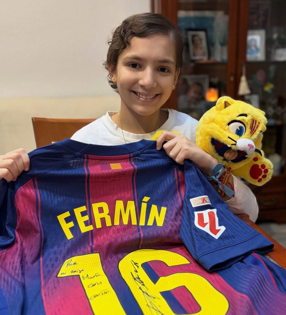 Spanish football influencer María Caamaño, 13, who inspired 105,000 followers throughout her six-year battle with bone cancer, has died, leaving the football world heartbroken.