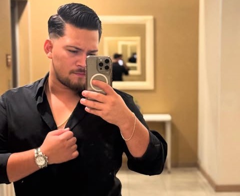 Honduran TikToker Hernán Martínez died two days after being trapped in a high-speed crash, leaving his heartbroken mother and thousands of Central American fans in mourning.