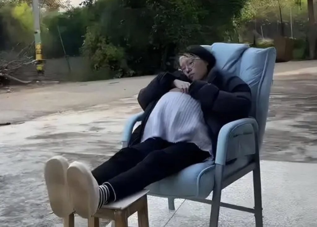 Chinese influencer Liao Dayan, dubbed the "Sunshine Girl", died aged 29 after inspiring 2.4 million followers with her courageous three-year battle against a rare abdominal cancer.