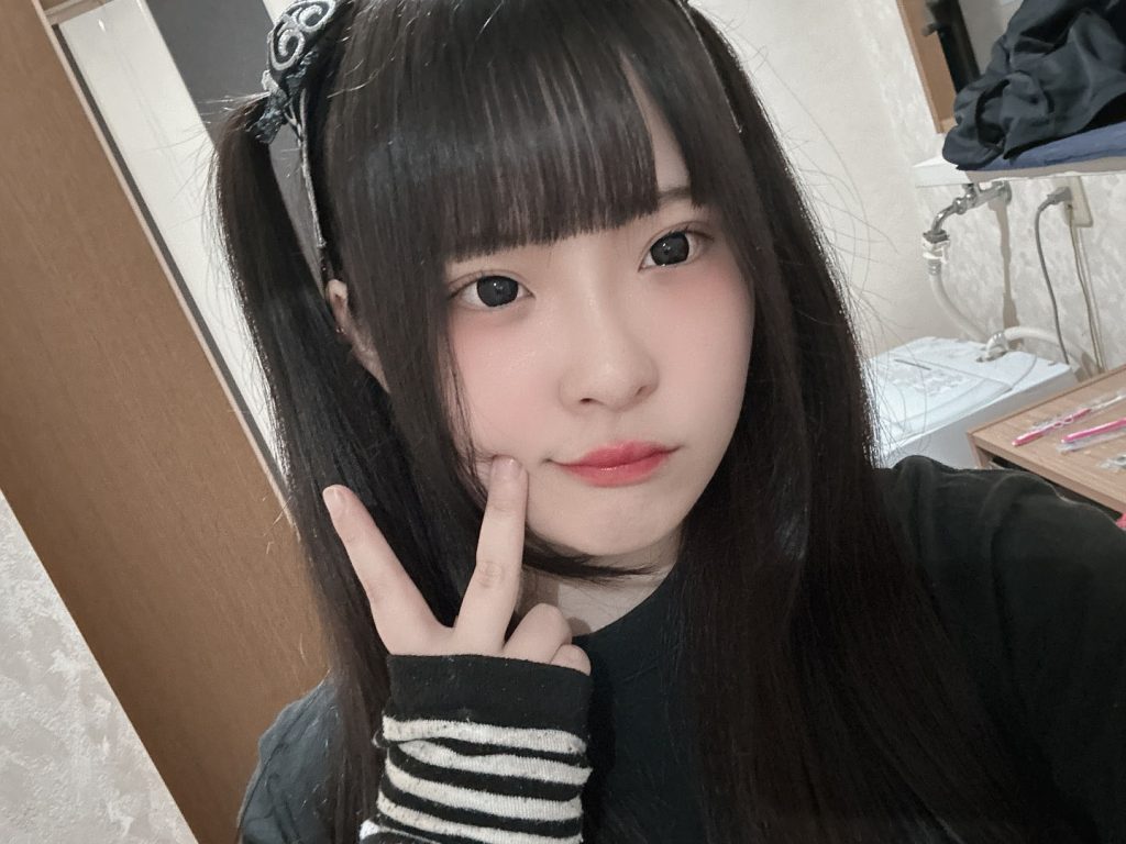 Japanese content creator Zepa, who amassed 1.4 million followers with her fashion videos and drink taste tests, has died unexpectedly, leaving fans heartbroken worldwide.