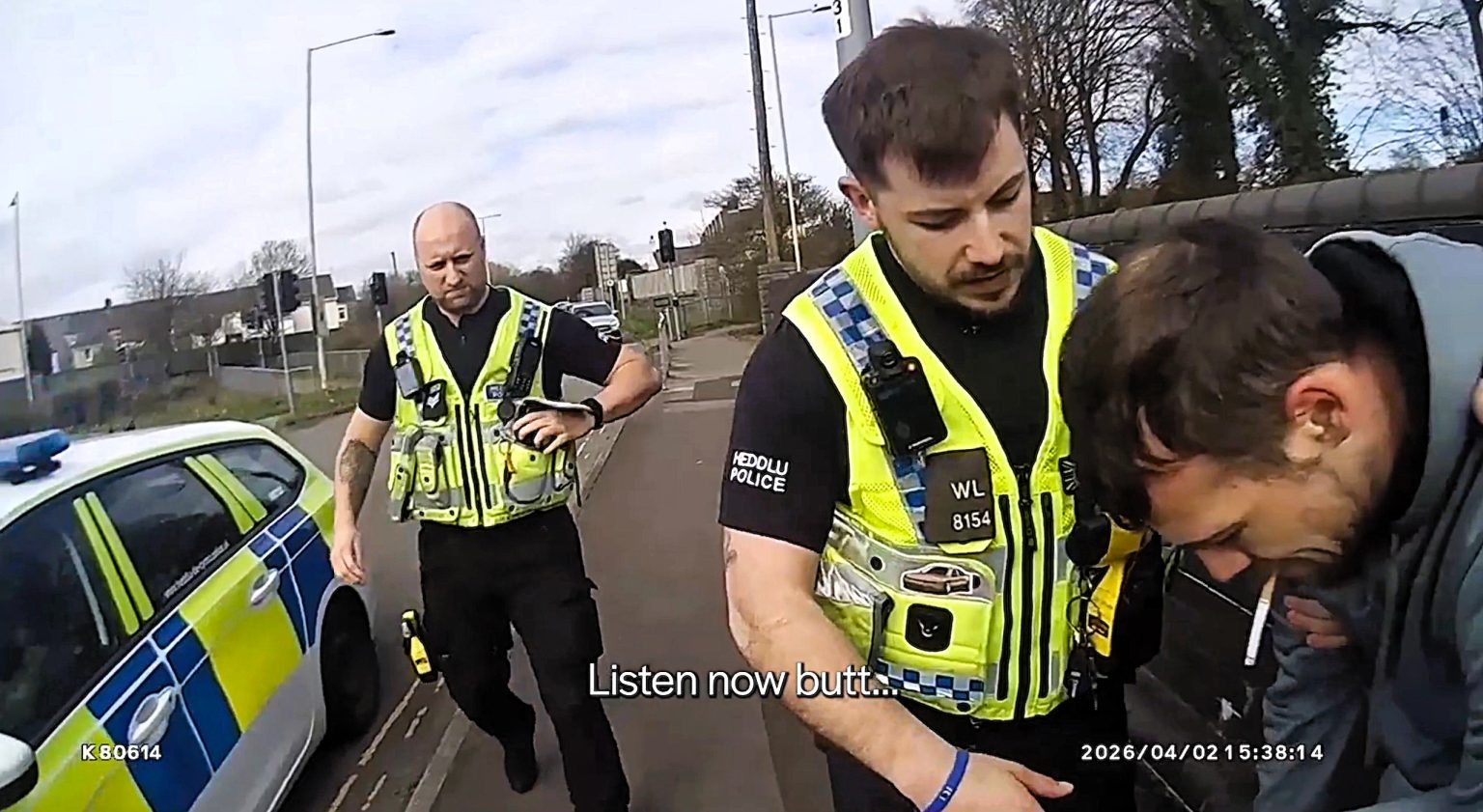 A prolific Welsh shoplifter who stole over £1,000 worth of goods from 11 stores was caught by police after stopping mid-chase to light up a cigarette, earning himself 26 weeks in jail.