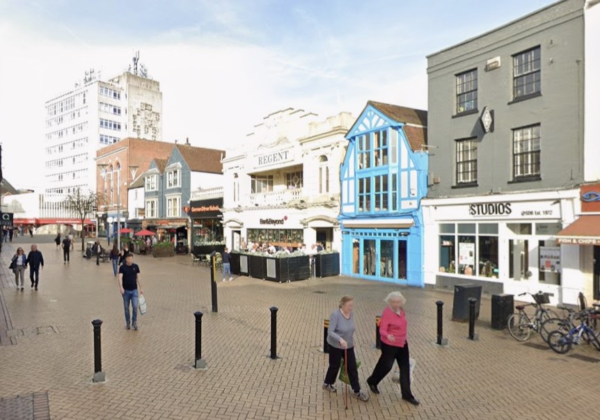 Huge bank holiday street brawl erupts outside Chelmsford pub as multiple men exchange blows on Moulsham Street - two arrested for affray after viral clip gets 132k views.