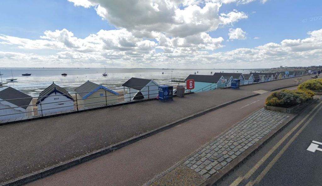 Suspected WW1 shell found 40 metres offshore at Thorpe Bay in Essex sparks emergency response - Army bomb disposal experts identify it as a QF 13-pounder field gun shell.