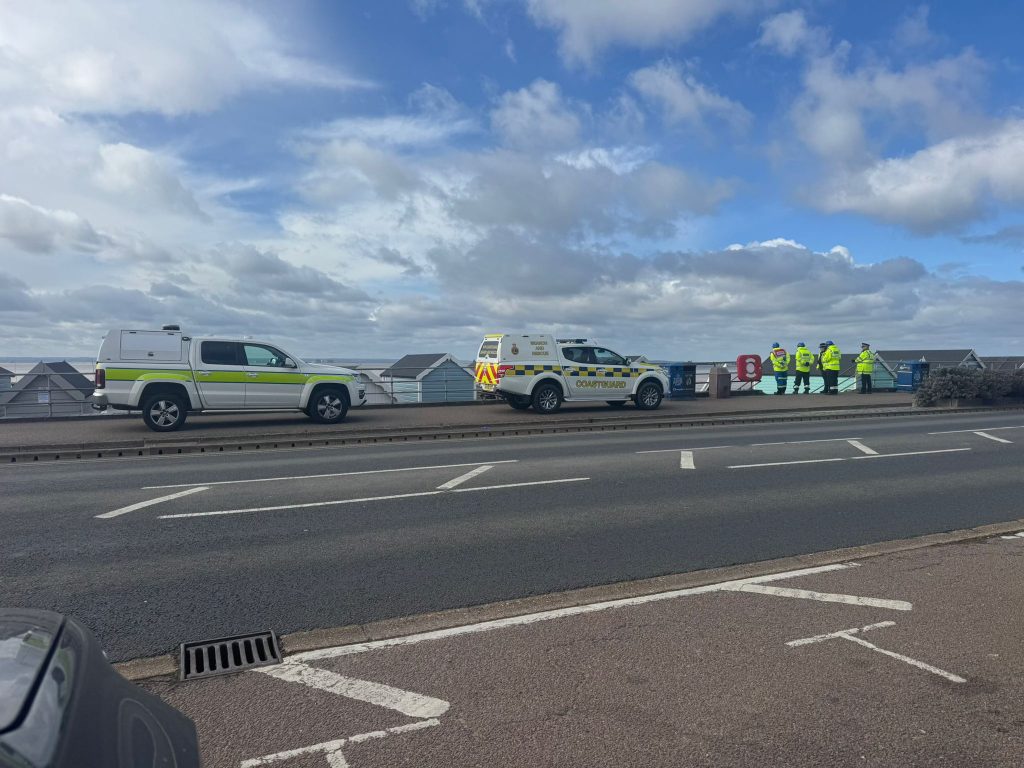 Suspected WW1 shell found 40 metres offshore at Thorpe Bay in Essex sparks emergency response - Army bomb disposal experts identify it as a QF 13-pounder field gun shell.