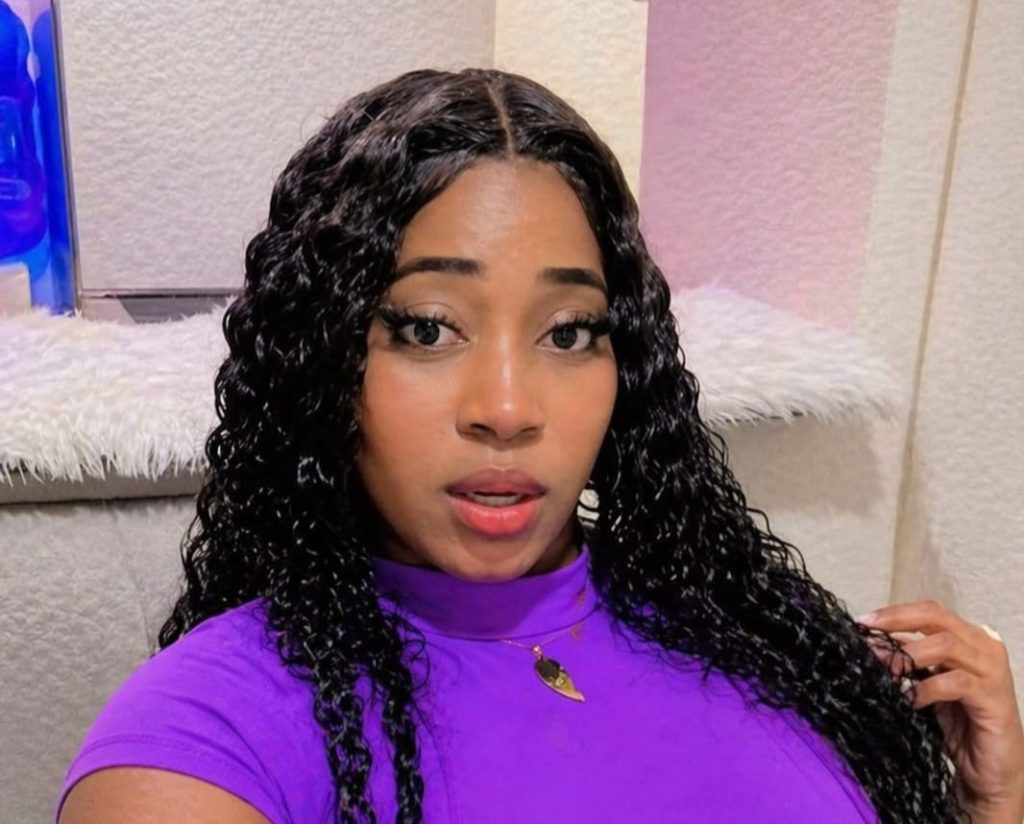 A 30-year-old Dominican woman who filmed harrowing hospital bed warnings about the dangers of vaping has died of respiratory failure, with her videos going viral across Latin America.