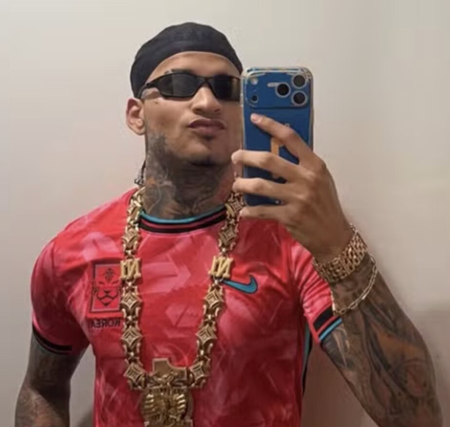 Brega funk star Anderson Neiff, 24, was ambushed by helmeted bikers who opened fire on his van after a São Paulo concert, leaving him with a bullet fragment in his shoulder.