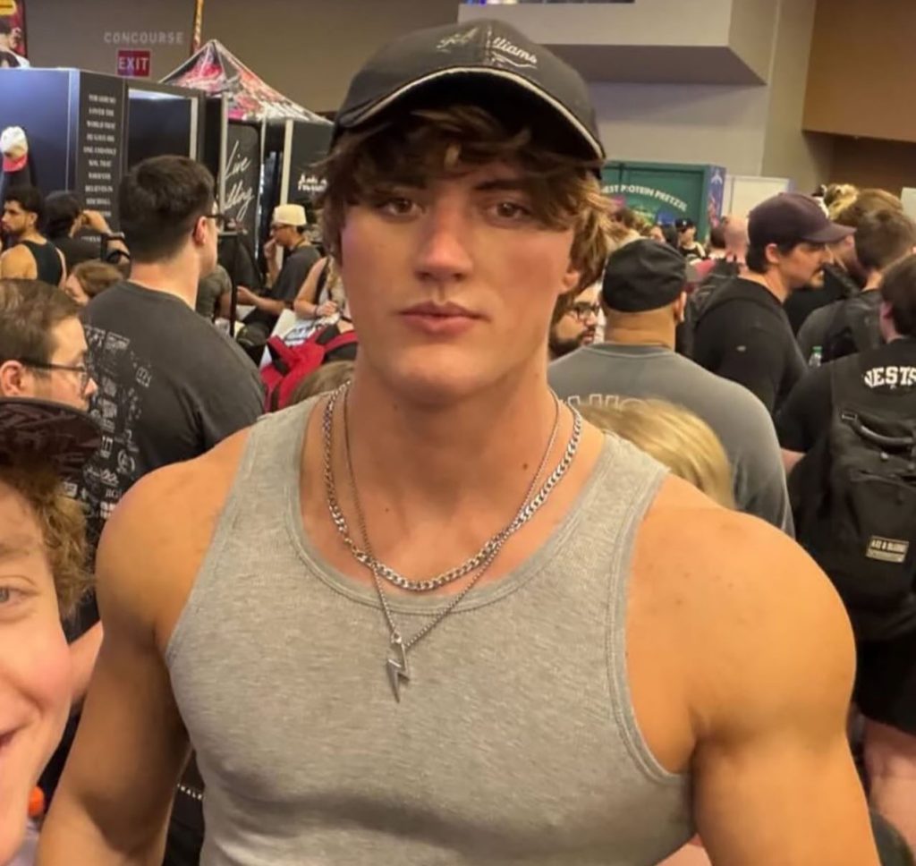 A "looksmaxxing" influencer with over 200,000 TikTok followers was arrested live on stream in front of thousands of viewers - and walked straight to the police station on camera.