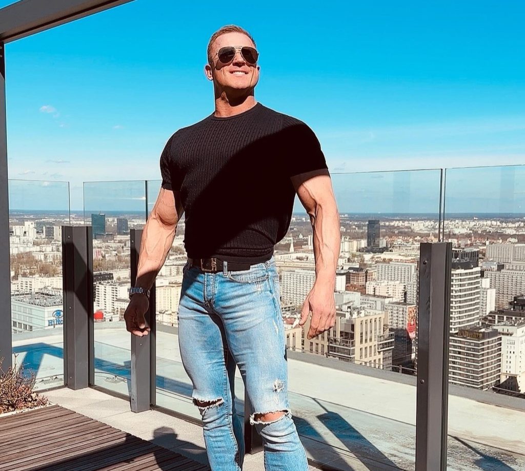 Polish actor and bodybuilder Jakub Łoza died aged 41 just two weeks after sharing a heartfelt post about his faith while undergoing treatment for a secret illness, shocking all who knew him.