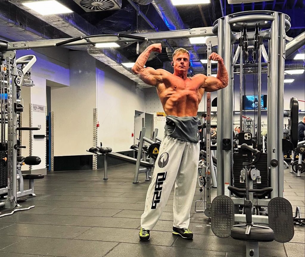 Polish actor and bodybuilder Jakub Łoza died aged 41 just two weeks after sharing a heartfelt post about his faith while undergoing treatment for a secret illness, shocking all who knew him.