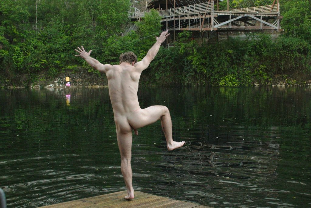Brave Brits strip off and bare all for nude open-water heatwave swim at lake next to Bluewater Shopping Centre in Kent.