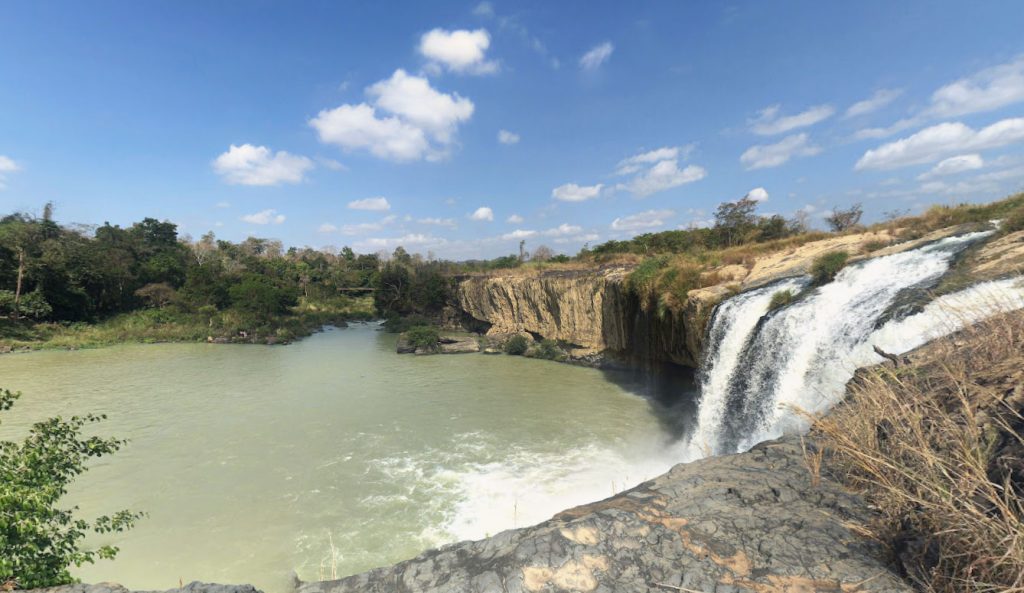 British traveller Lachlan Brownrigg, considered a vulnerable adult, vanished in Vietnam after last contact near Dray Sap waterfall on 22 April, sparking family appeal.
