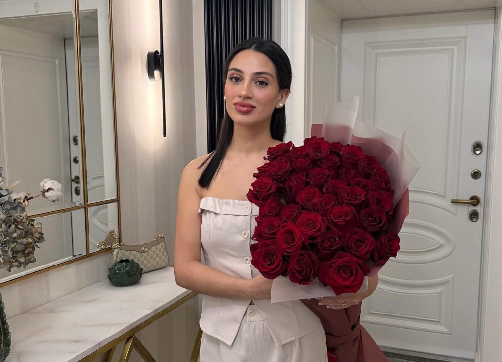 Chilean footballer Jordhy Thompson announces engagement to girlfriend Camila Sepúlveda in Moscow's Red Square three years after being charged with her attempted murder.