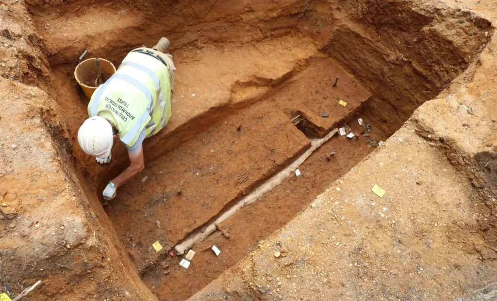 A high-status Roman woman buried in a decorated lead coffin under a Colchester hospital has been unearthed, with frankincense, rare glass vessels and jet hairpins among her grave goods.