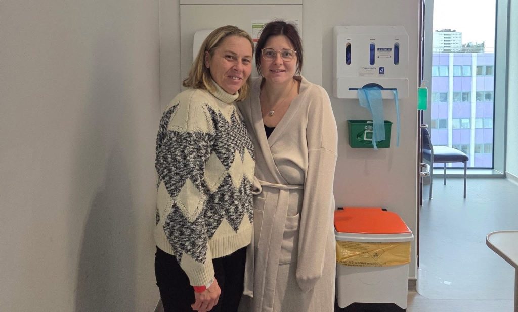 Daughter ditches daily takeaways and sheds four stone in a desperate bid to save her mum's life - after being told she was too big to donate her kidney.