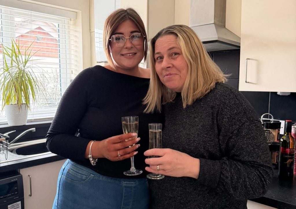 Daughter ditches daily takeaways and sheds four stone in a desperate bid to save her mum's life - after being told she was too big to donate her kidney.