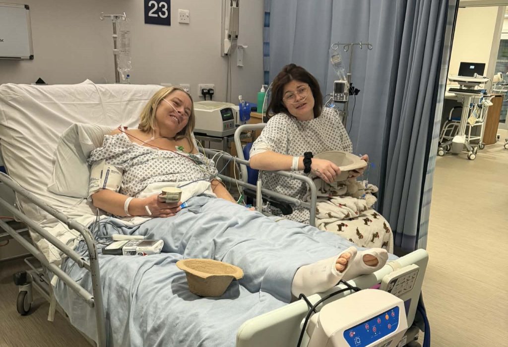 Daughter ditches daily takeaways and sheds four stone in a desperate bid to save her mum's life - after being told she was too big to donate her kidney.