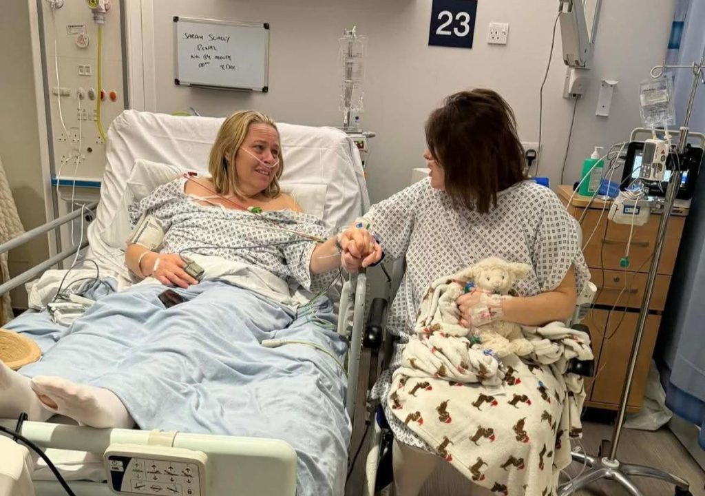 Daughter ditches daily takeaways and sheds four stone in a desperate bid to save her mum's life - after being told she was too big to donate her kidney.