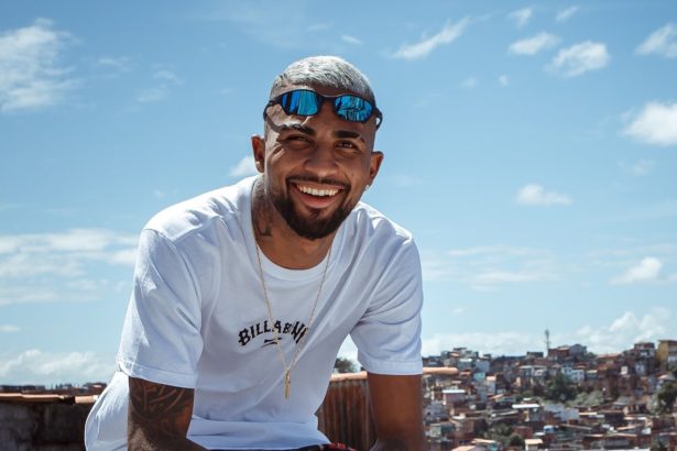 Brazilian pop star Zau O Pássaro, 27, died in a highway crash hours after performing a sold-out concert, leaving behind a wife, two young daughters and 260,000 Instagram followers.