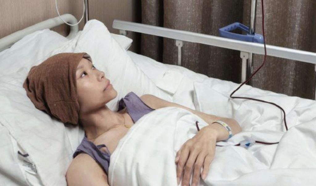 Chinese TV presenter Xi Fei died aged 37 after defying her cancer prognosis by seven years, continuing to work and host events until her final weeks despite double kidney failure.