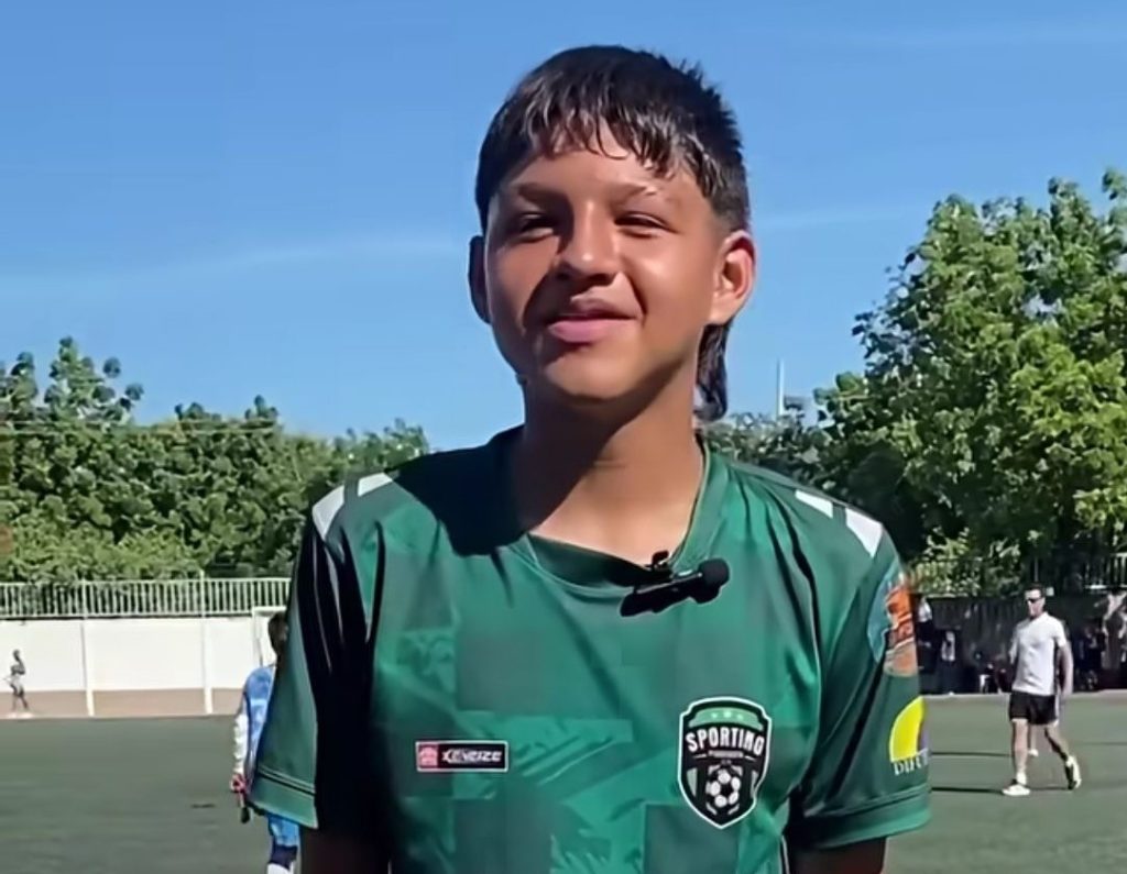Colombian football prodigy Cristian Fabián Rondón Méndez, 13, stabbed to death by street gang after crossing 'invisible border' between neighbourhoods in Piedecuesta.