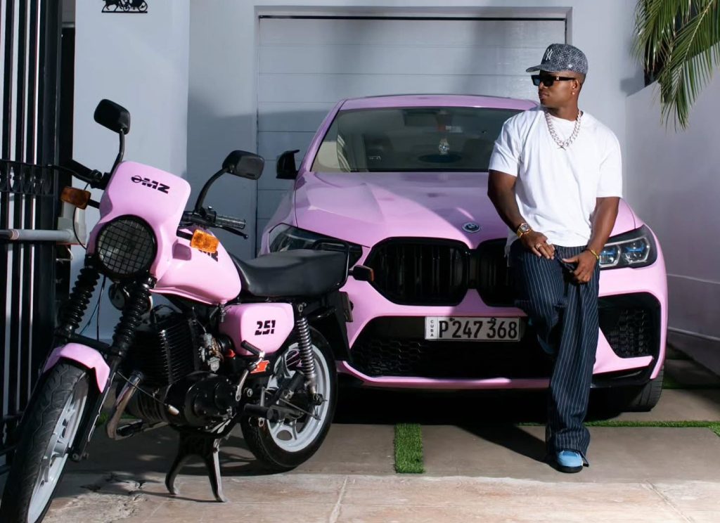 Cuban reggaeton influencer Óscar Portuondo, known as Bolito El Efi, was killed when a lorry struck his motorbike in Havana just days after posting about the value of family time.
