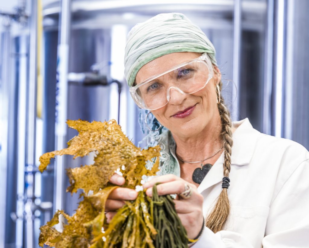 Aussie scientist Dr Pia Winberg, 55, was scalped by machine then walked 200 metres clutching her own scalp to find help, in horror lab accident.