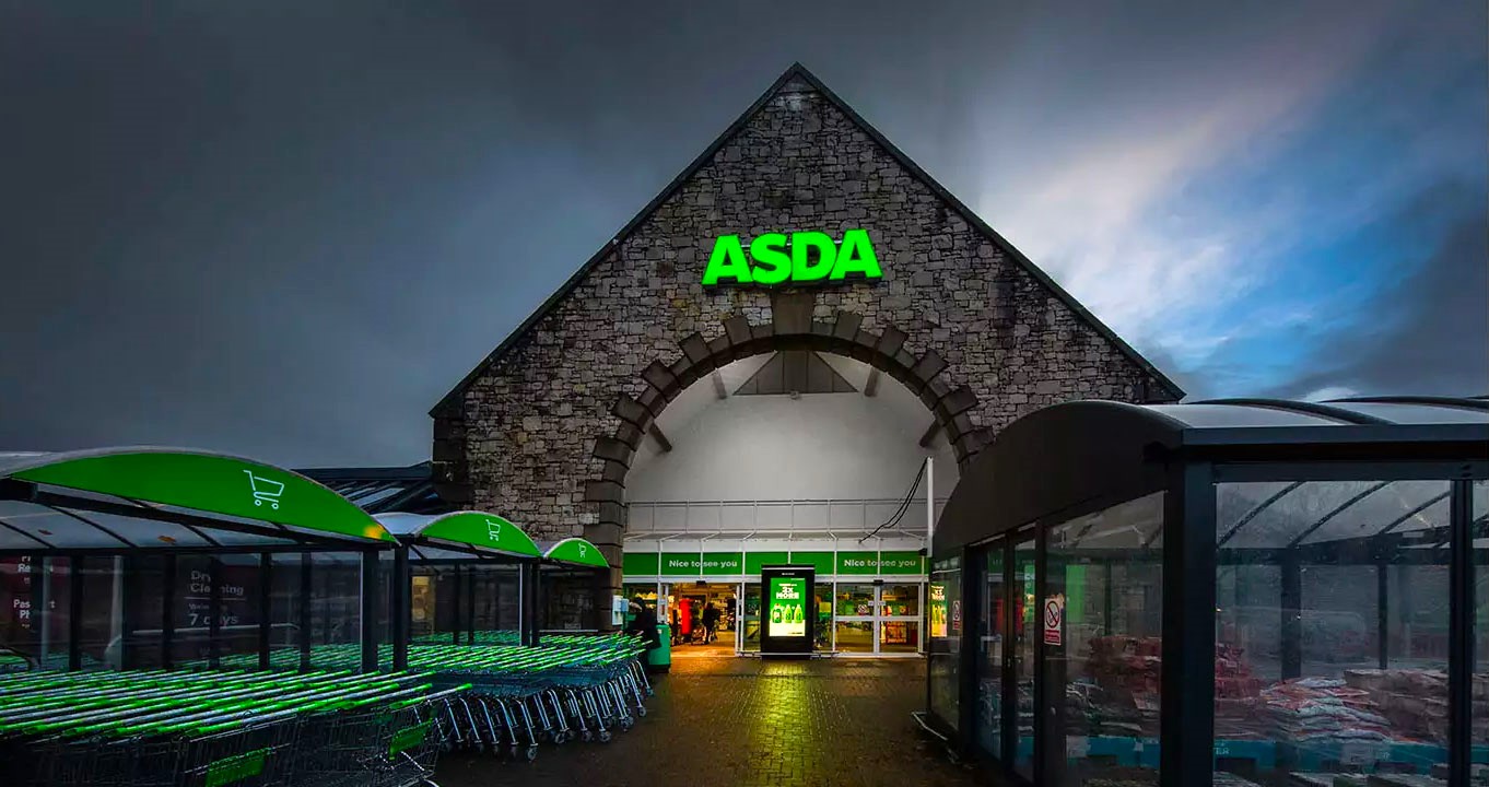 Asda is set to slash up to 1,000 jobs as it accelerates warehouse automation, moving its George clothing operation from three sites to a single DHL-run facility in Derby.