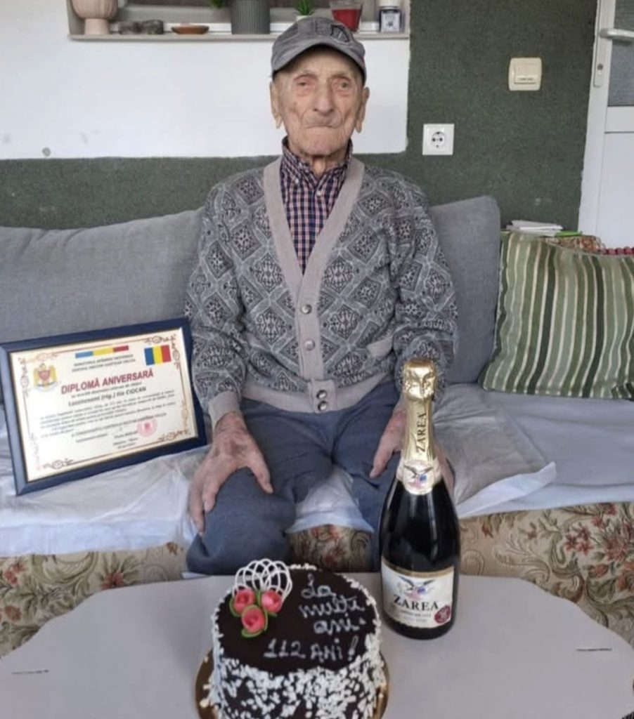 England's oldest man Arthur Aspinall dies peacefully aged 109 after living through reigns of four monarchs and 24 prime ministers, working at family firm until age 90.