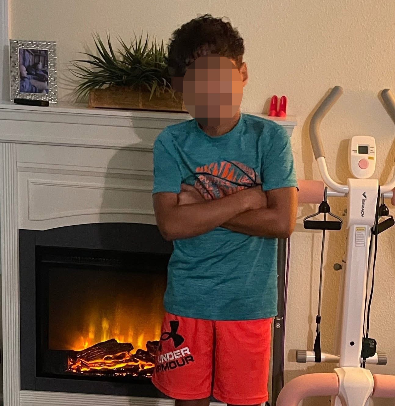 A father cooking chicken wings for his kids died after a pot of oil on the stove started a devastating Florida apartment fire - his two young children both survived.