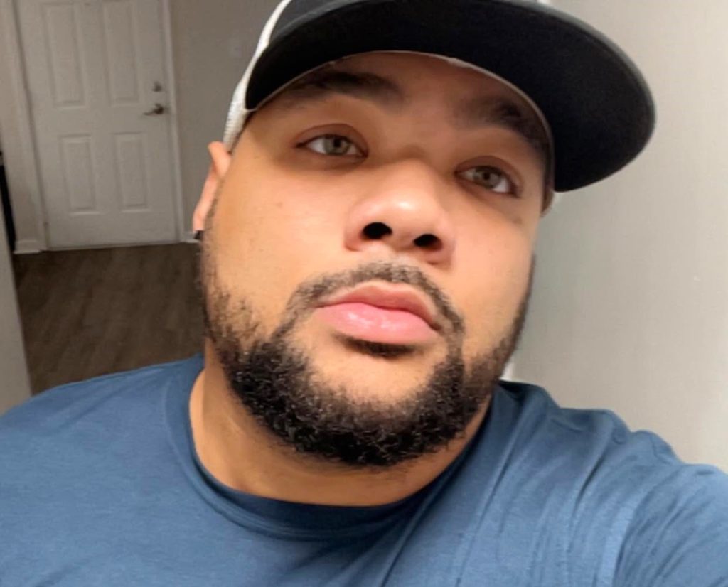 A father cooking chicken wings for his kids died after a pot of oil on the stove started a devastating Florida apartment fire - his two young children both survived.