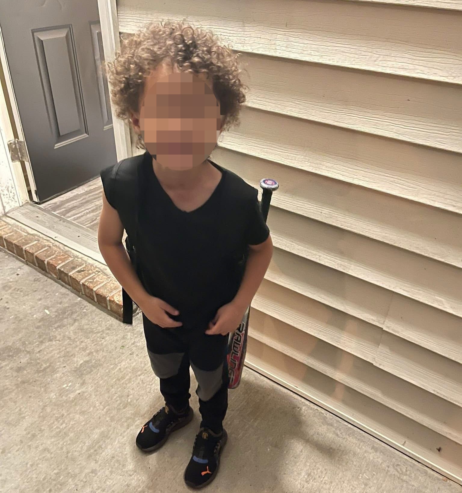 A father cooking chicken wings for his kids died after a pot of oil on the stove started a devastating Florida apartment fire - his two young children both survived.
