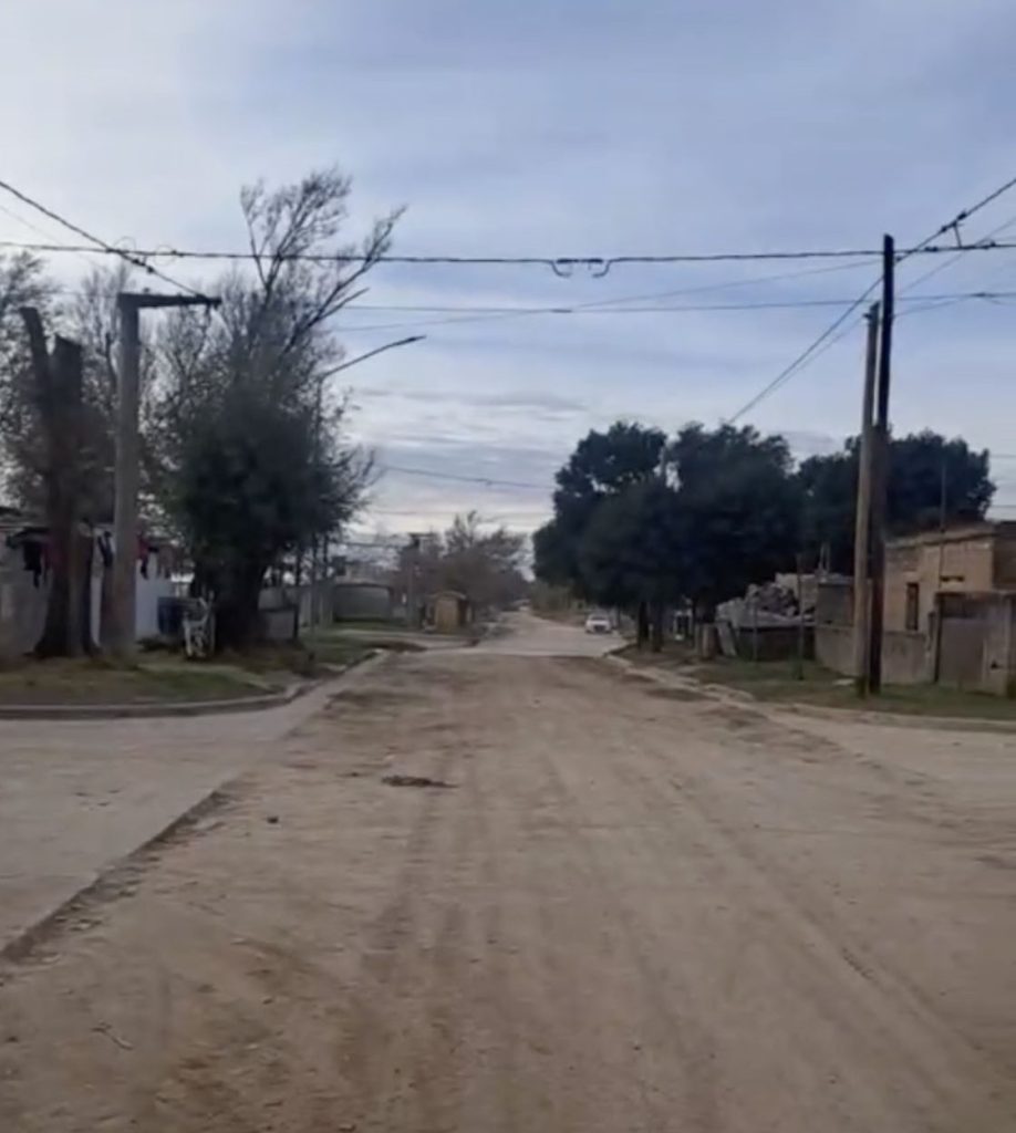 A promising 16-year-old footballer died when her motorbike crashed into a lorry in Córdoba, Argentina, prompting questions over whether police were chasing the riders.