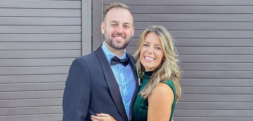 A mum-of-three influencer who told followers "cancer picked the wrong girl" has died of stage 4 gastric cancer aged - her family asked mourners to wear bright colours in her honour.