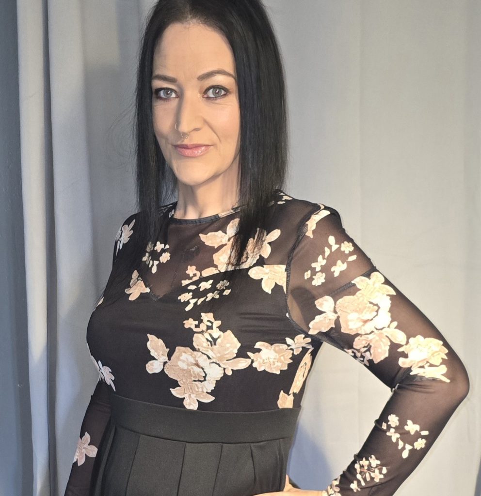 A mum who weighed 25 stone and dreaded the school run has lost over 14 stone without exercise - ditching daily sausage rolls and takeaways that cost her £6,200 a year.