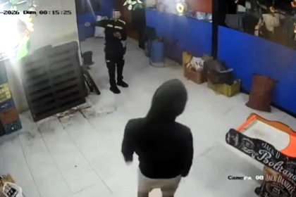 A Colombian police officer allegedly shot dead a man he had been playing a bar game with moments earlier, shocking footage from Bogotá reportedly shows.A Colombian police officer allegedly shot dead a man he had been playing a bar game with moments earlier, shocking footage from Bogotá reportedly shows.